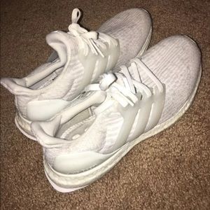Girls White Ultra Boost Size 7